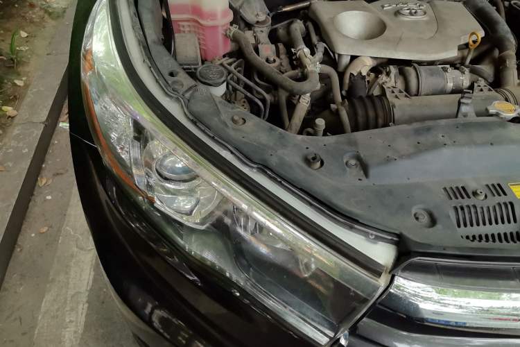 Used Toyota Highlander 2015 2.0T Four-Wheel Drive Elite Edition 7-Seater Engine Bay Right