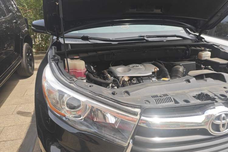 Used Toyota Highlander 2015 2.0T Four-Wheel Drive Luxury Edition 7-Seater Engine Bay Right