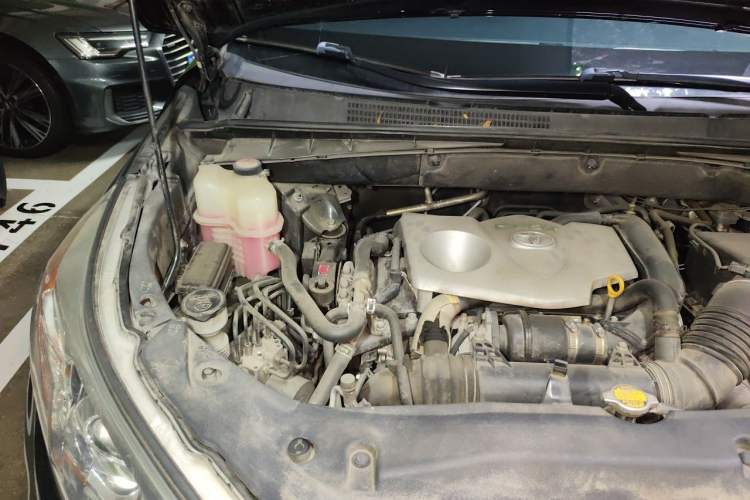 Used Toyota Highlander 2015 2.0T Four-Wheel Drive Elite Edition 7-Seater Engine Bay Right