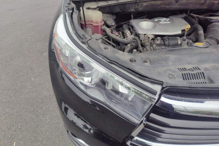 Used Toyota Highlander 2015 2.0T Four-Wheel Drive Luxury Edition 7-Seater Engine Bay Right