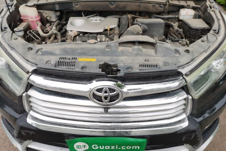 Used Toyota Highlander 2015 2.0T Two-Wheel Drive Elite Edition 7 Seats Engine Bay