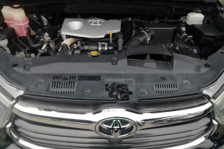 Used Toyota Highlander 2015 2.0T Four-Wheel Drive Luxury Edition 7-Seater Engine Bay