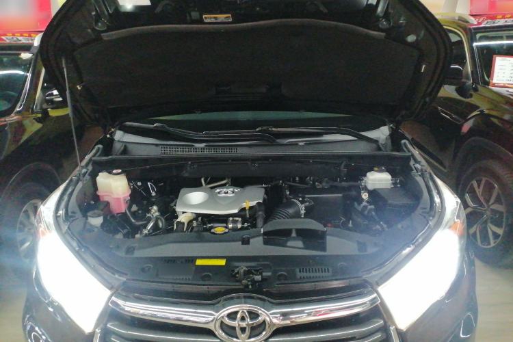 Used Toyota Highlander 2015 2.0T Two-Wheel Drive Luxury Edition 7 Seats Engine Bay