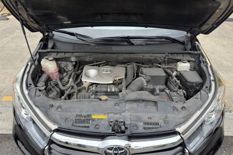 Used Toyota Highlander 2015 2.0T Two-Wheel Drive Luxury Edition 7 Seats Engine Bay