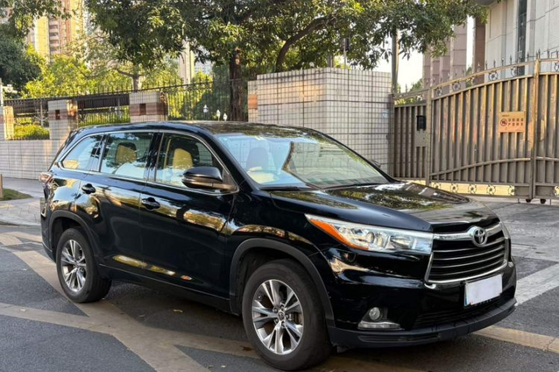 Used Toyota Highlander 2015 2.0T Four-Wheel Drive Elite Edition 7-Seater Exterior 2