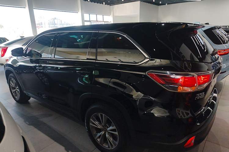 Used Toyota Highlander 2015 2.0T Two-Wheel Drive Elite Edition 7 Seats Exterior 2