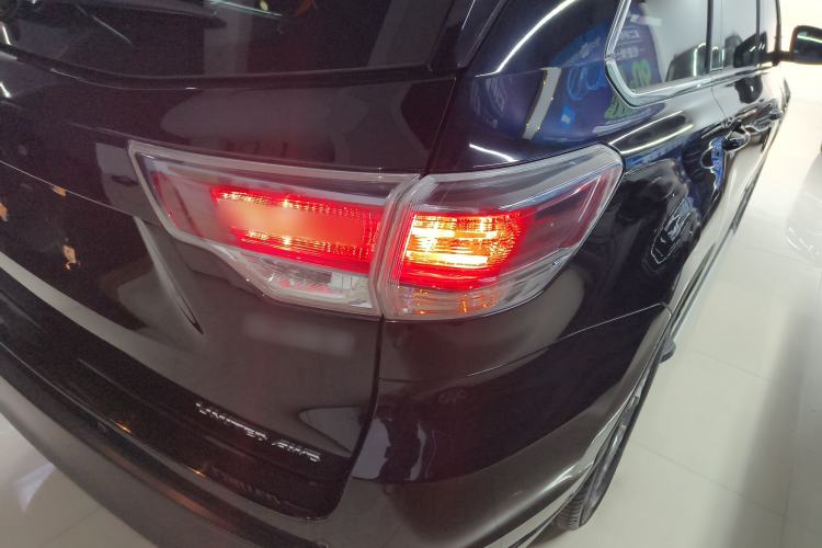 Used Toyota Highlander 2015 2.0T Four-Wheel Drive Ultimate Edition 7-Seater Exterior 3