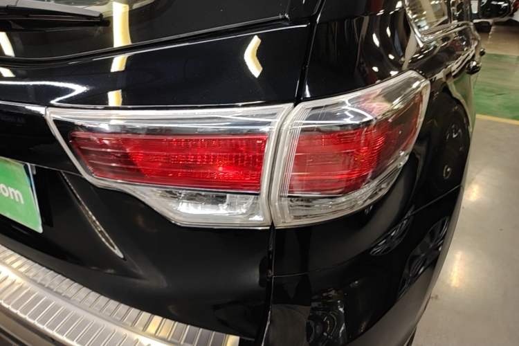 Used Toyota Highlander 2015 2.0T Two-Wheel Drive Elite Edition 5 Seats Exterior 3