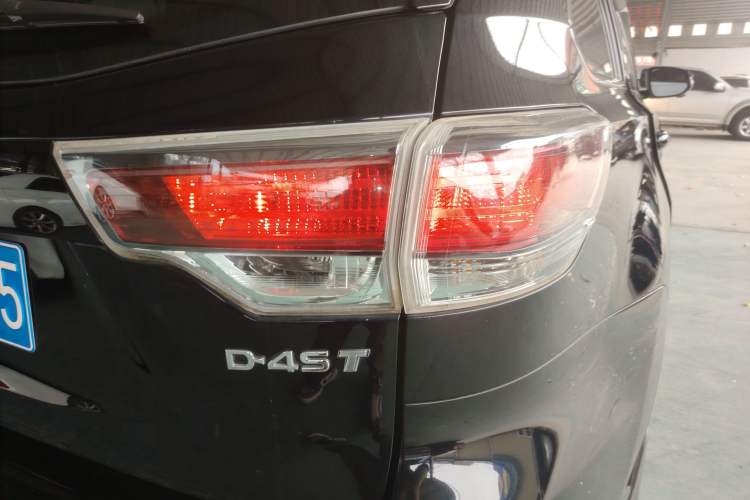 Used Toyota Highlander 2015 2.0T Two-Wheel Drive Luxury Edition 7 Seats Exterior 3