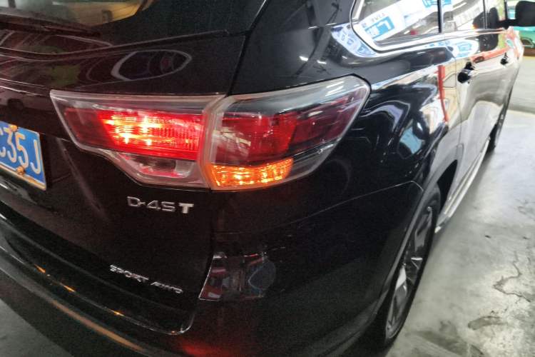 Used Toyota Highlander 2015 2.0T Four-Wheel Drive Luxury Edition 7-Seater Exterior 3