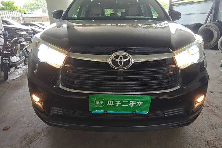 Used Toyota Highlander 2015 3.5L 4x4 Elite Edition 7-Seater Front
