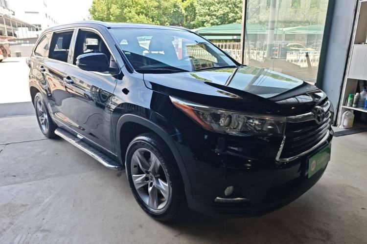 Used Toyota Highlander 2015 2.0T Two-Wheel Drive Luxury Edition 7 Seats Front Right 45 Deg