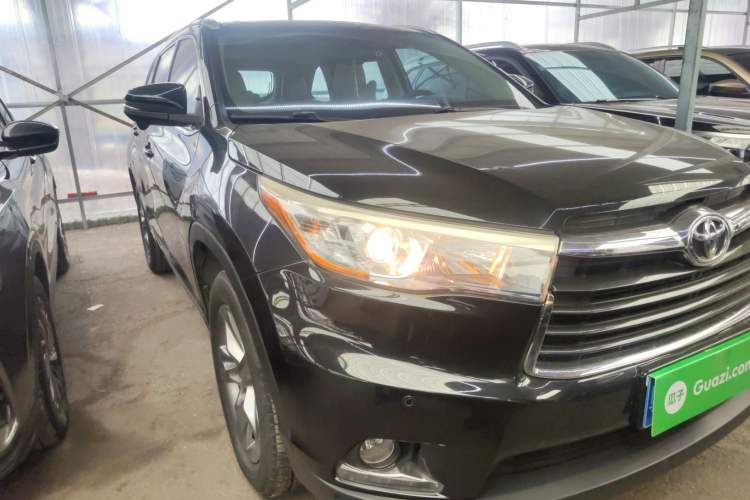 Used Toyota Highlander 2015 2.0T Four-Wheel Drive Luxury Edition 7-Seater Front Right 45 Deg