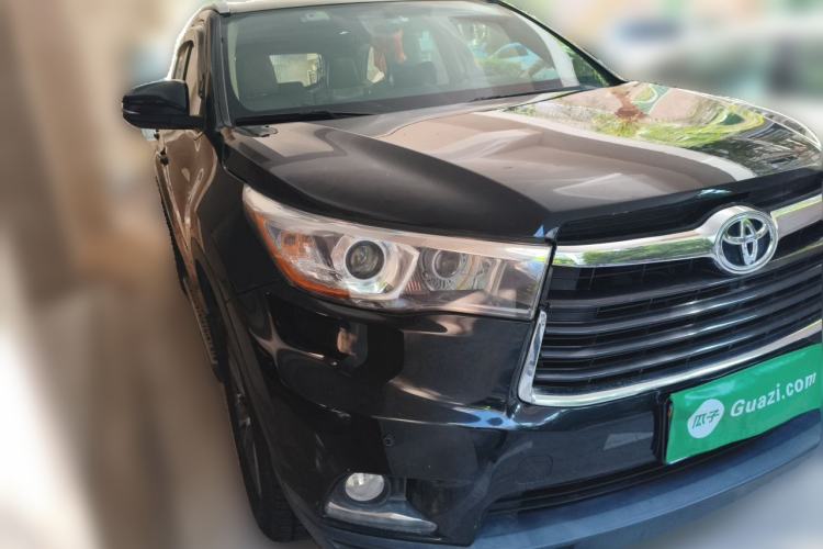Used Toyota Highlander 2015 3.5L 4x4 Elite Edition 7-Seater Front Right 45 Deg