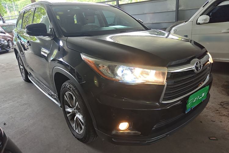 Used Toyota Highlander 2015 3.5L 4x4 Elite Edition 7-Seater Front Right 45 Deg