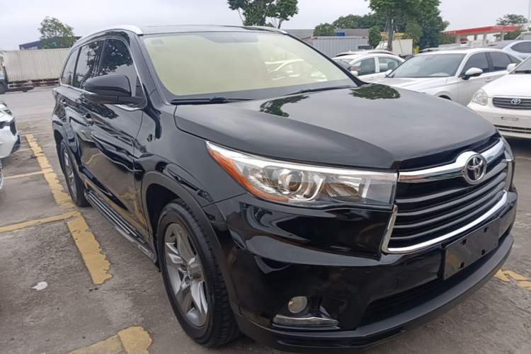 Used Toyota Highlander 2015 2.0T Four-Wheel Drive Luxury Edition 7-Seater Front Right 45 Deg