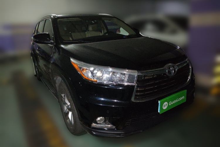 Used Toyota Highlander 2015 2.0T Two-Wheel Drive Luxury Edition 7 Seats Front Right 45 Deg