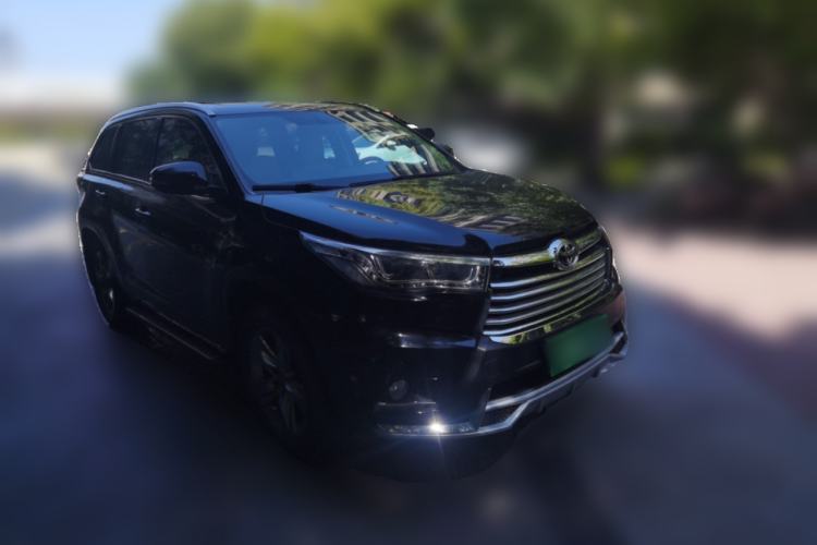Used Toyota Highlander 2015 2.0T Two-Wheel Drive Luxury Edition 7 Seats Front Right 45 Deg