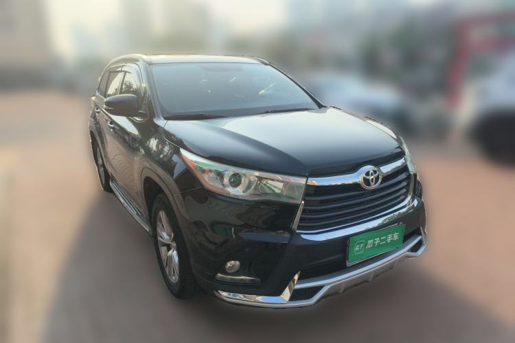 Used Toyota Highlander 2015 2.0T Two-Wheel Drive Elite Edition 7 Seats Front Right 45 Deg