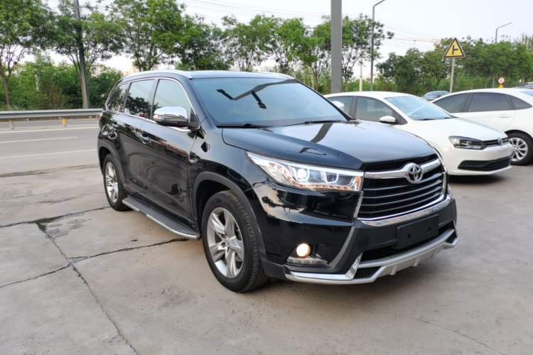 Used Toyota Highlander 2015 2.0T Four-Wheel Drive Luxury Edition 7-Seater Front Right 45 Deg