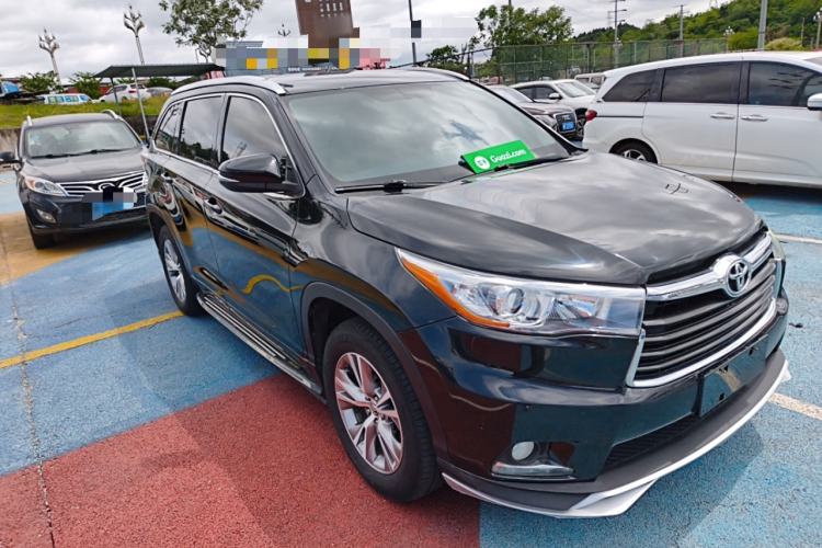 Used Toyota Highlander 2015 2.0T Two-Wheel Drive Elite Edition 7 Seats Front Right 45 Deg