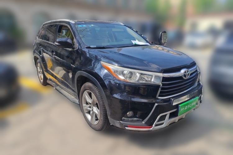 Used Toyota Highlander 2015 2.0T Two-Wheel Drive Luxury Edition 7 Seats Front Right 45 Deg