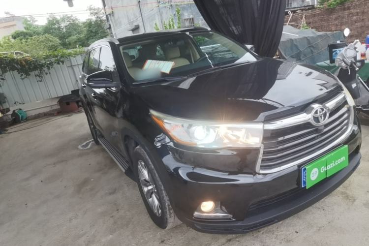 Used Toyota Highlander 2015 2.0T Two-Wheel Drive Elite Edition 5 Seats Front Right 45 Deg