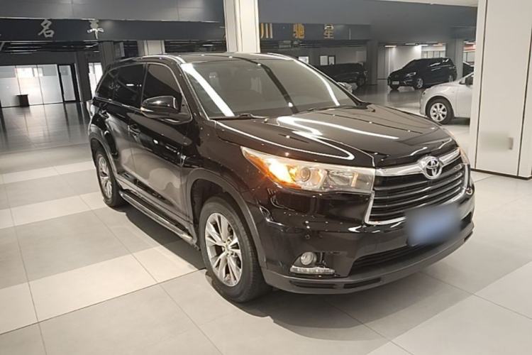 Used Toyota Highlander 2015 2.0T Two-Wheel Drive Elite Edition 5 Seats Front Right 45 Deg