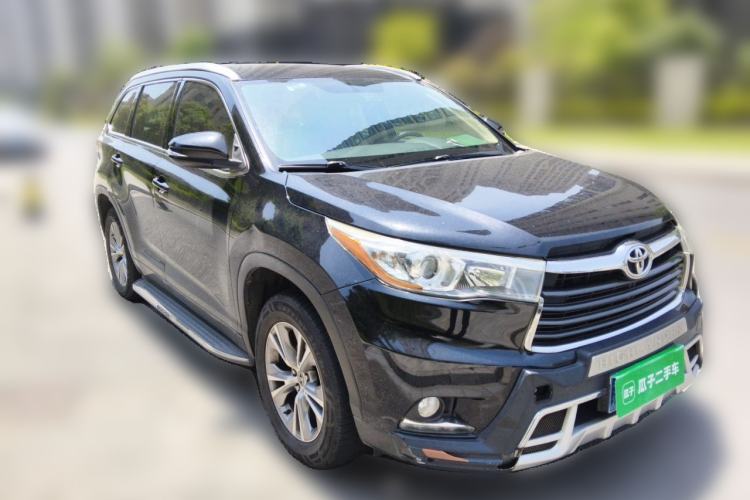 Used Toyota Highlander 2015 2.0T Two-Wheel Drive Elite Edition 5 Seats Front Right 45 Deg
