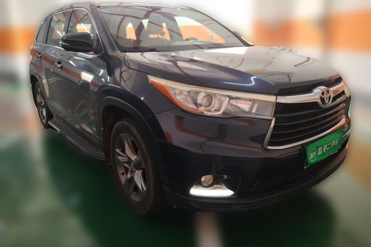 Used Toyota Highlander 2015 2.0T Two-Wheel Drive Luxury Edition 7 Seats Front Right 45 Deg