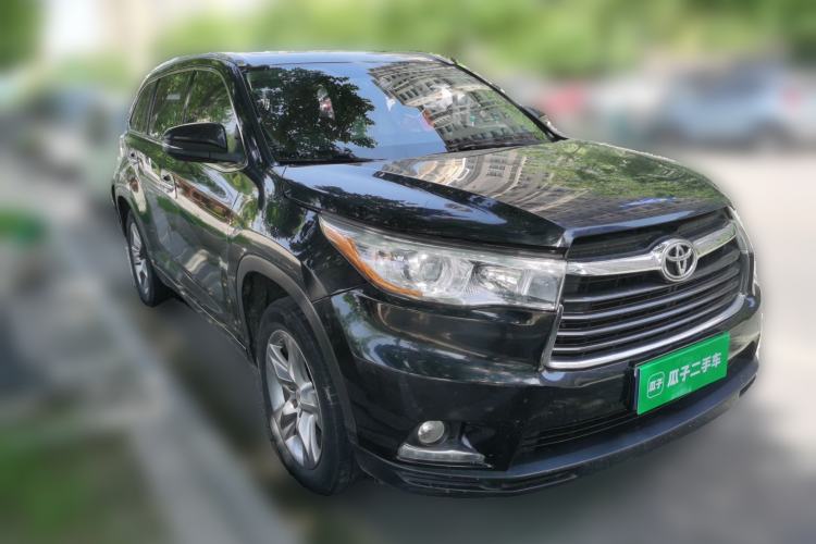 Used Toyota Highlander 2015 2.0T Two-Wheel Drive Luxury Edition 7 Seats Front Right 45 Deg