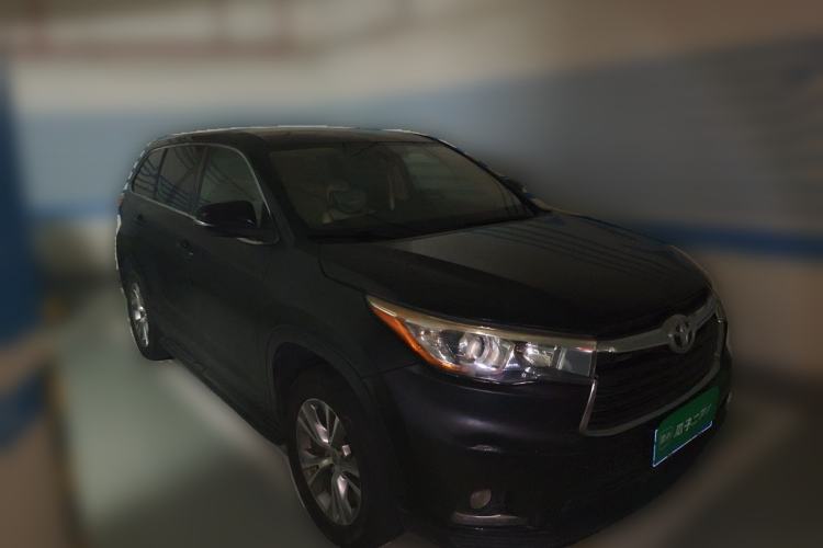 Used Toyota Highlander 2015 2.0T Two-Wheel Drive Elite Edition 5 Seats Front Right 45 Deg
