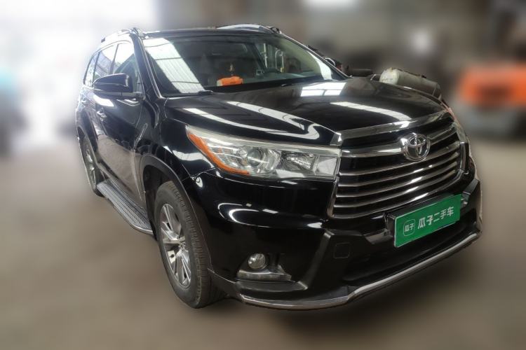Used Toyota Highlander 2015 2.0T Two-Wheel Drive Elite Edition 5 Seats Front Right 45 Deg