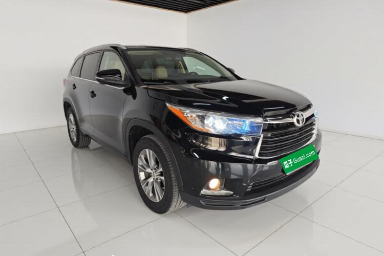 Used Toyota Highlander 2015 2.0T Two-Wheel Drive Elite Edition 7 Seats Front Right 45 Deg