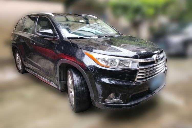 Used Toyota Highlander 2015 2.0T Two-Wheel Drive Luxury Edition 7 Seats Front Right 45 Deg