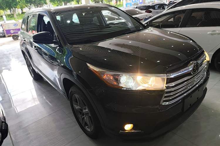 Used Toyota Highlander 2015 2.0T Four-Wheel Drive Ultimate Edition 7-Seater Front Right 45 Deg