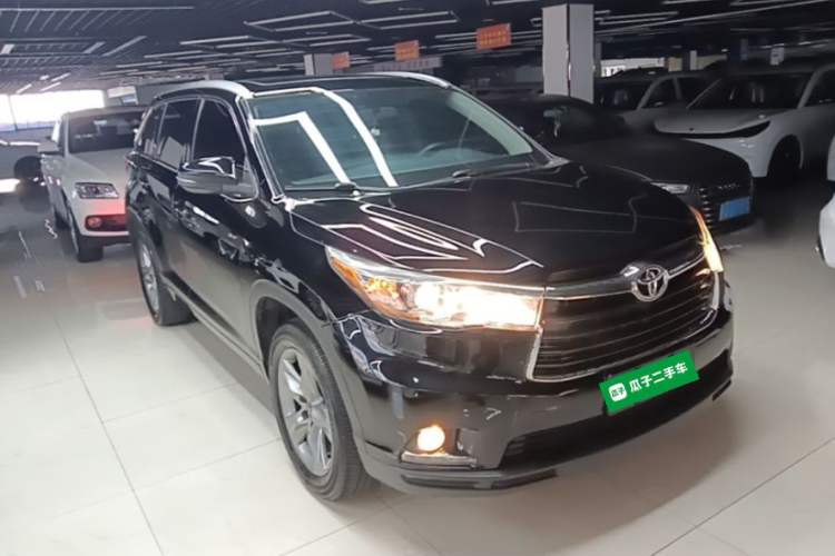 Used Toyota Highlander 2015 2.0T Four-Wheel Drive Luxury Edition 7-Seater Front Right 45 Deg