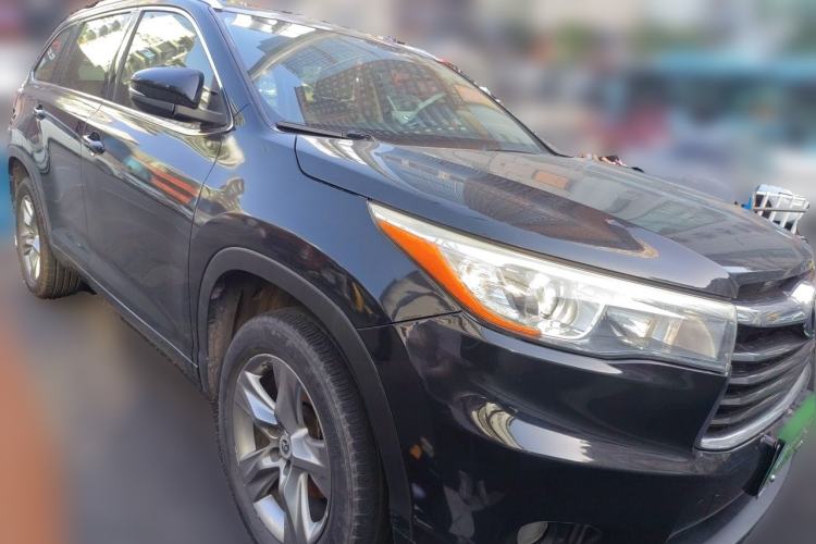 Used Toyota Highlander 2015 2.0T Two-Wheel Drive Luxury Edition 7 Seats Front Right 45 Deg