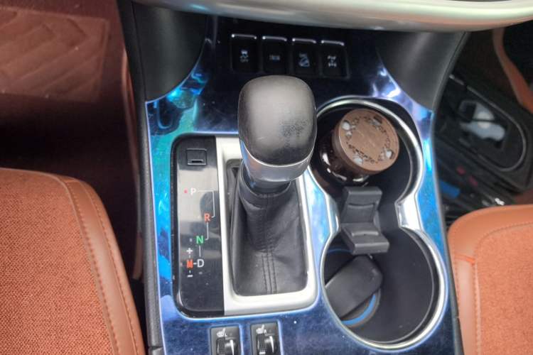 Used Toyota Highlander 2015 2.0T Four-Wheel Drive Luxury Edition 7-Seater Gear Lever
