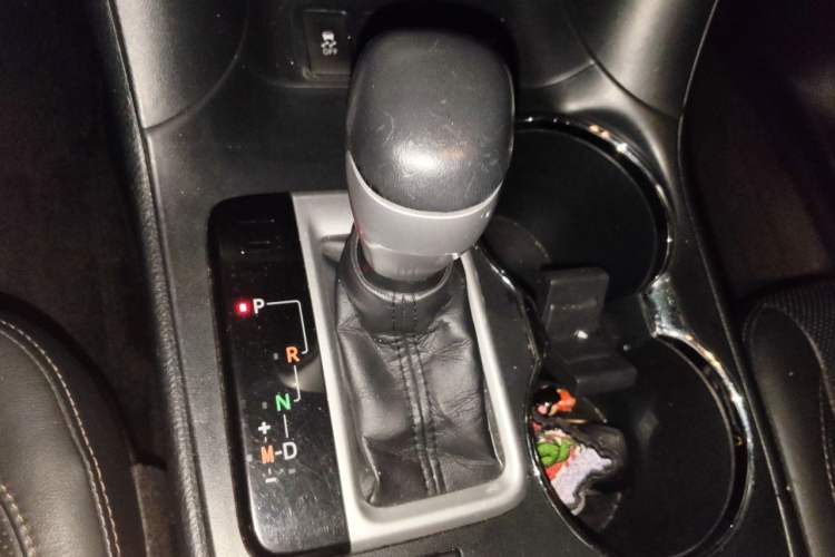 Used Toyota Highlander 2015 2.0T Four-Wheel Drive Luxury Edition 7-Seater Gear Lever