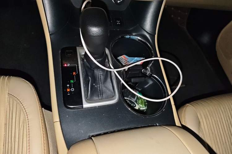Used Toyota Highlander 2015 2.0T Four-Wheel Drive Elite Edition 7-Seater Gear Lever