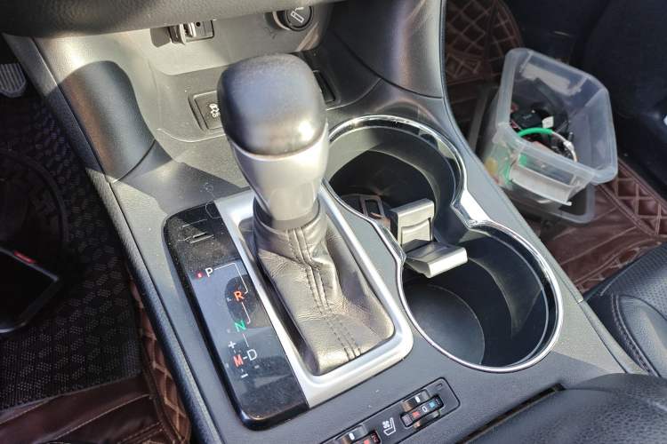 Used Toyota Highlander 2015 2.0T Four-Wheel Drive Ultimate Edition 7-Seater Gear Lever