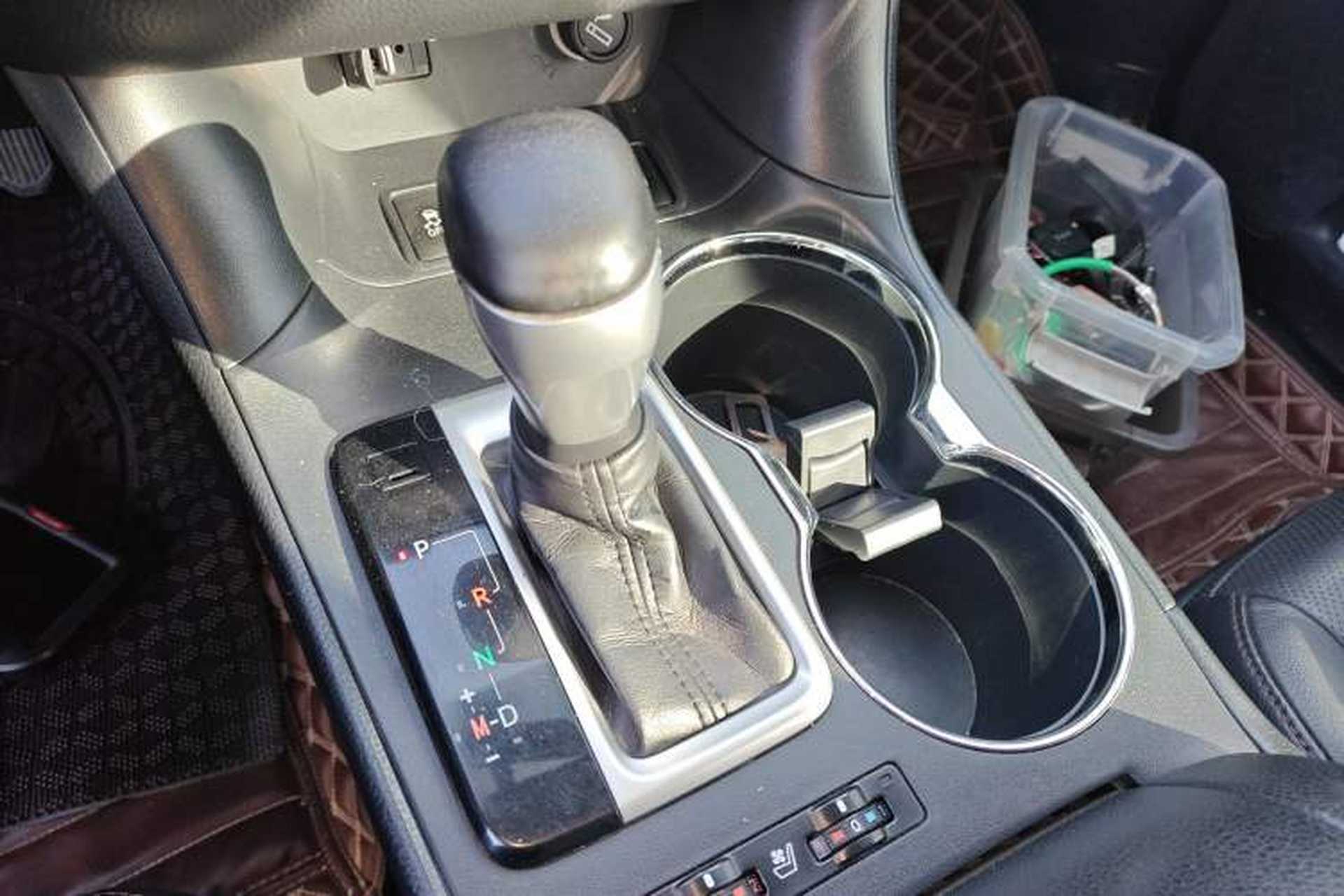 Used Toyota Highlander 2015 2.0T Four-Wheel Drive Ultimate Edition 7-Seater Gear Lever