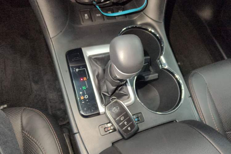 Used Toyota Highlander 2015 2.0T Four-Wheel Drive Ultimate Edition 7-Seater Gear Lever