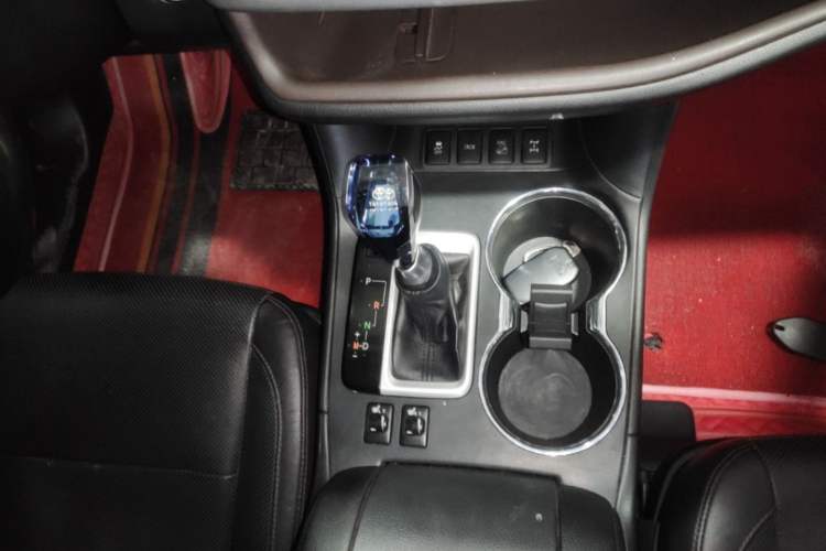 Used Toyota Highlander 2015 2.0T Four-Wheel Drive Luxury Edition 7-Seater Gear Lever