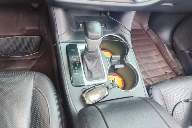 Used Toyota Highlander 2015 2.0T Four-Wheel Drive Luxury Edition 7-Seater Gear Lever