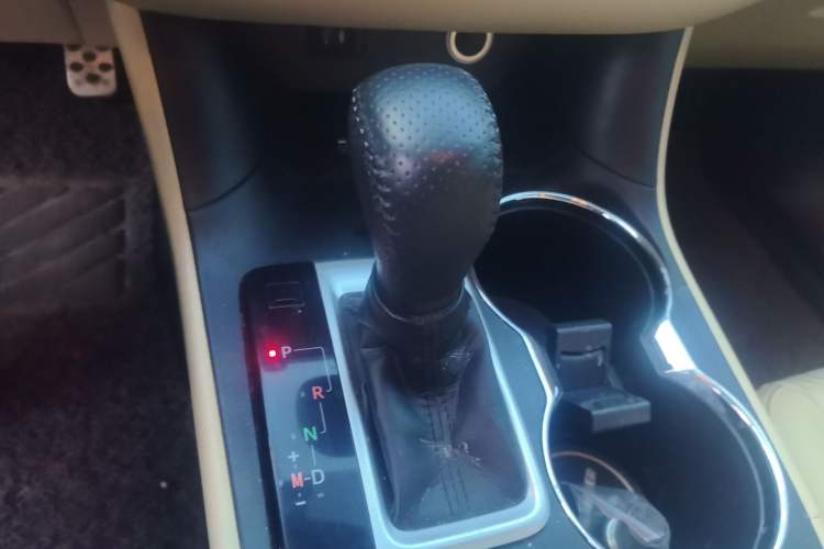 Used Toyota Highlander 2015 2.0T Four-Wheel Drive Elite Edition 7-Seater Gear Lever