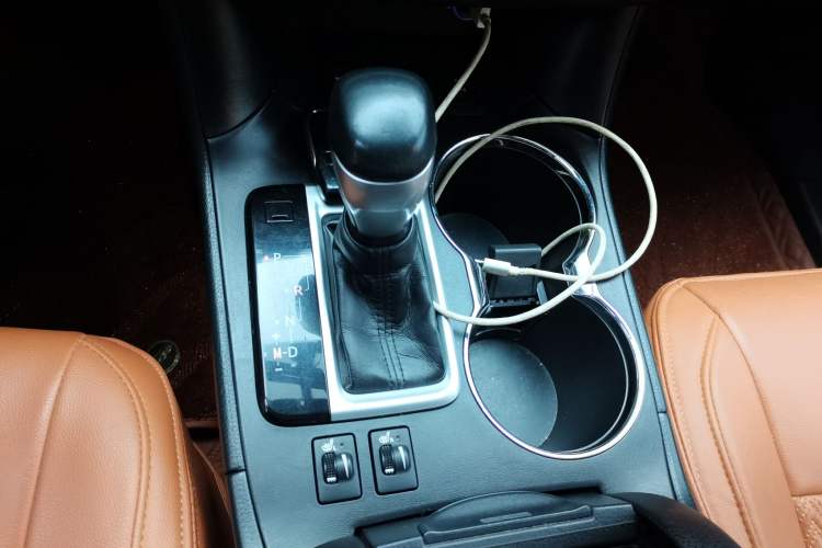 Used Toyota Highlander 2015 2.0T Four-Wheel Drive Luxury Edition 7-Seater Gear Lever
