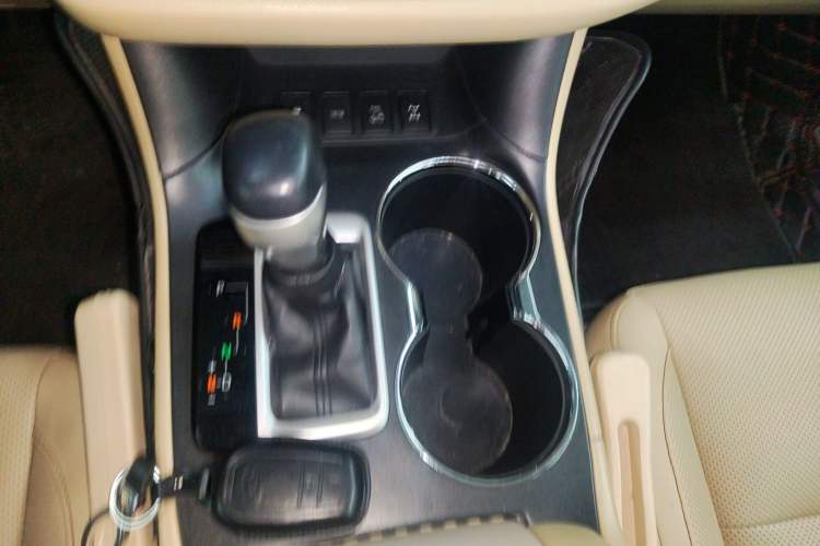 Used Toyota Highlander 2015 2.0T Four-Wheel Drive Luxury Edition 7-Seater Gear Lever