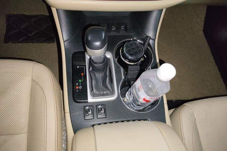 Used Toyota Highlander 2015 2.0T Four-Wheel Drive Luxury Edition 7-Seater Gear Lever
